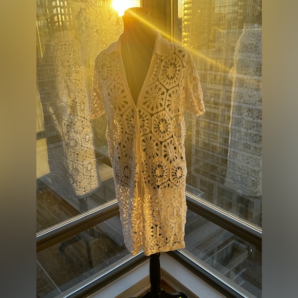 🆕 FARM Rio 🧿 NWOT White Semisheer Floral Button-Up Crochet Cover-Up Dress, M - Picture 11 of 15